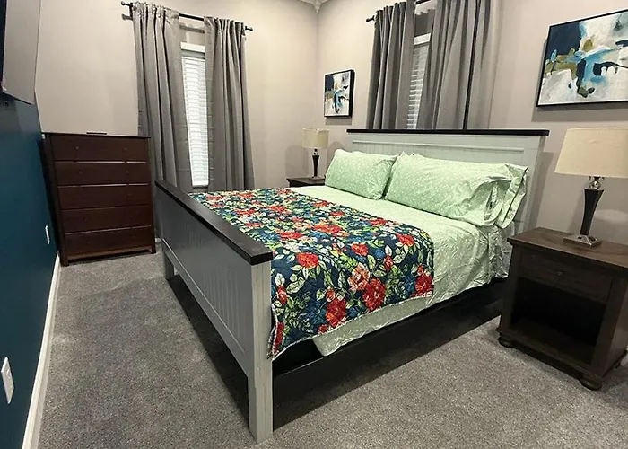 Cozy Condo Near Portsmouth Naval