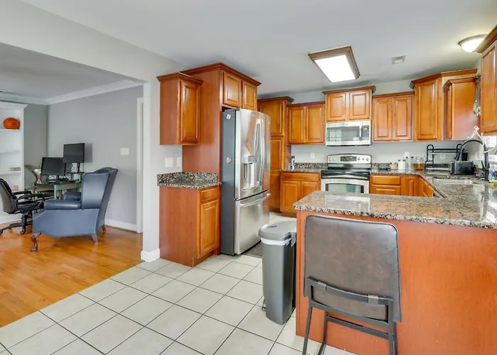 Centrally Located Hampton Roads Home W/ Game Room!