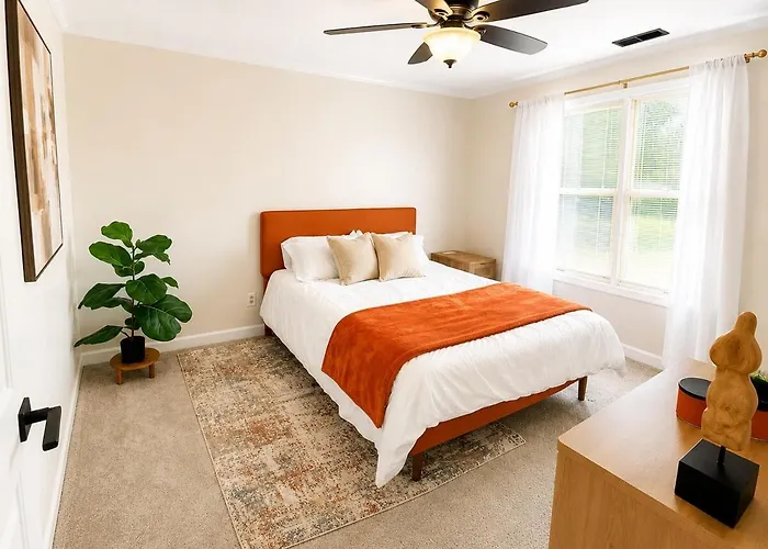 Cozy Historic Home Near Downtown Ferry